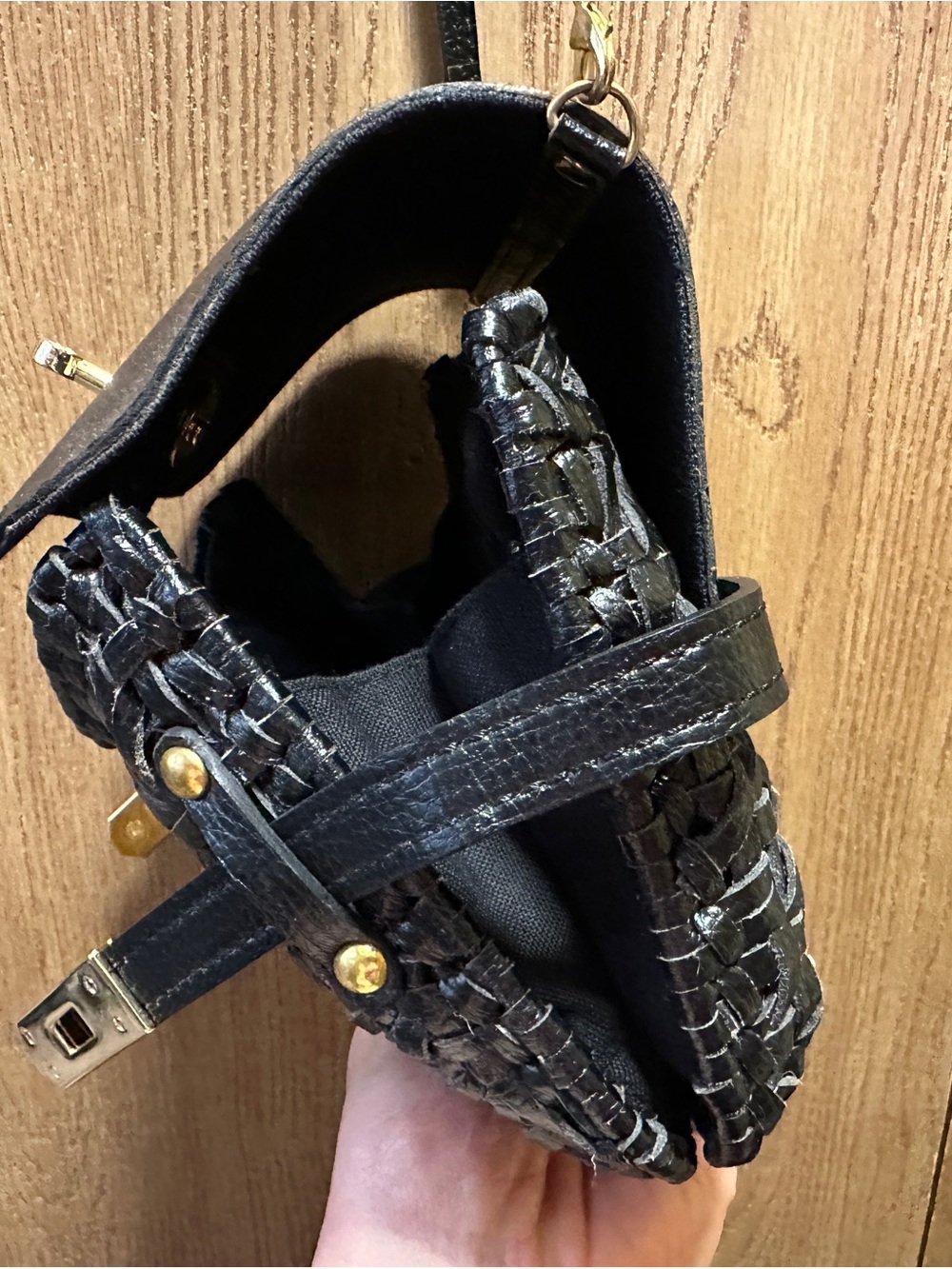 Serpui Black Woven Leather Crossbody bag with Gold Turn-Lock - Picture 7 of 15